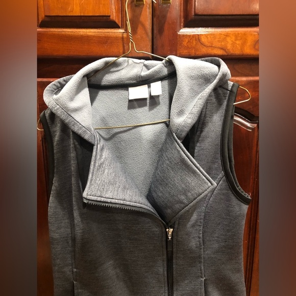 Chico’s Weekends Grey Front Zip Hooded Vest Sz S - Picture 6 of 10